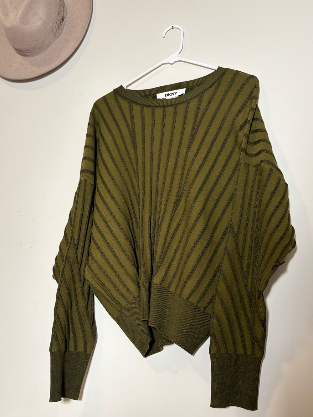 DKNY Olive Transfer Stitch Sweater 🌿 Size XL